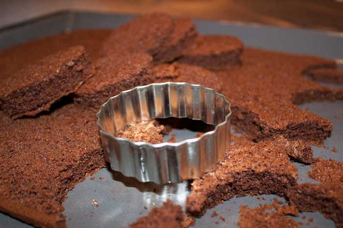 Kuchen im Glas Törtchenboden ausstechen