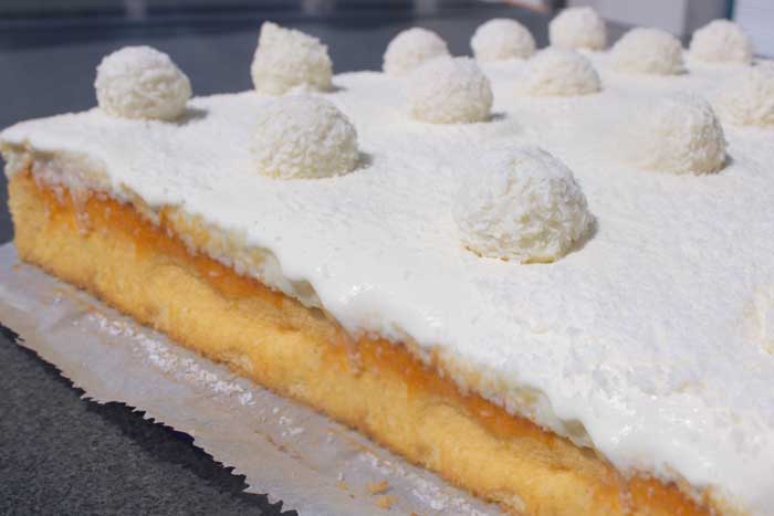 Raffaelo Kokosschnitte | Blechkuchen | Kokospudding Schnitten | Conny's Küchlein