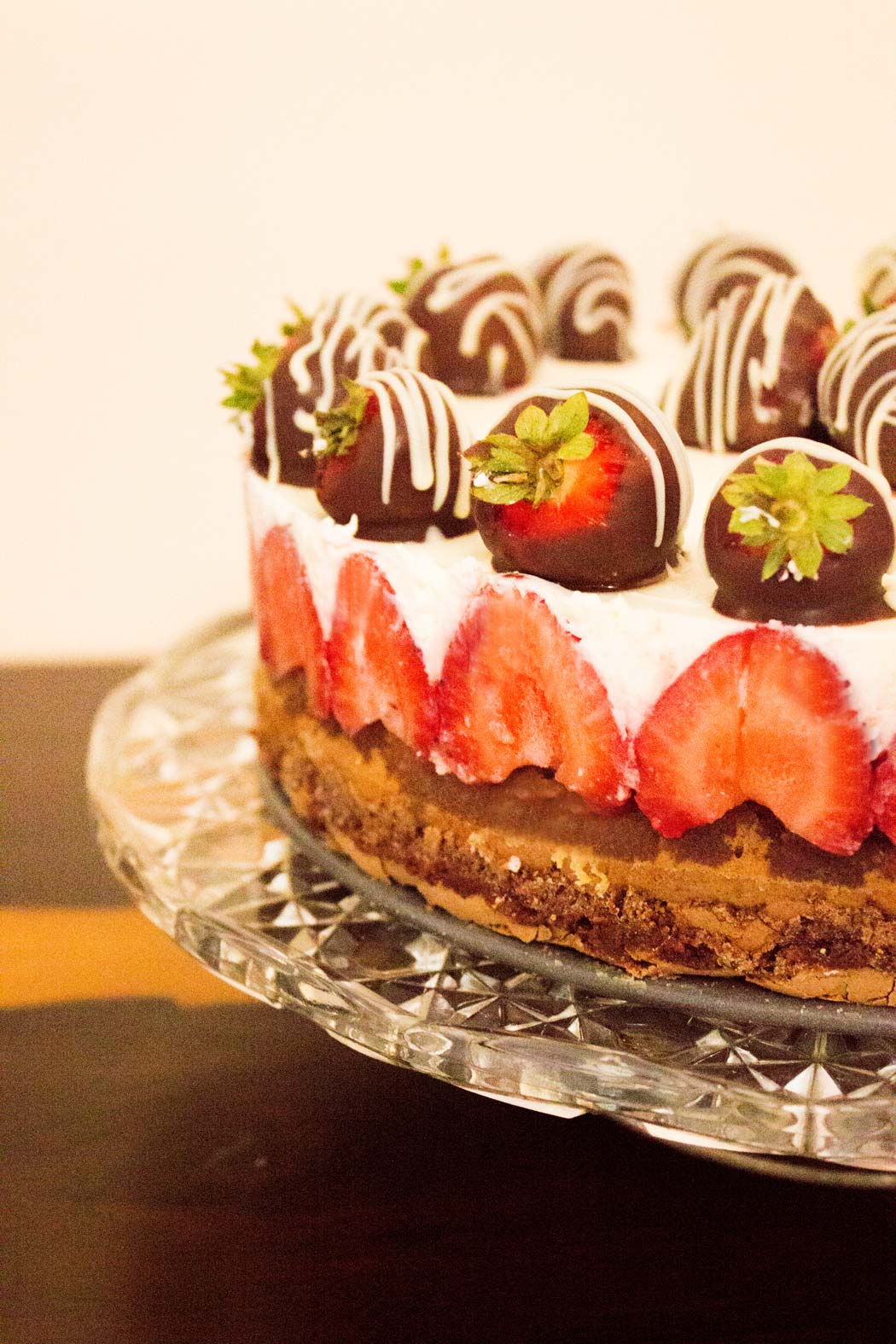 Erdbeertorte mit Schokoboden und Topfencreme | Conny's Küchlein