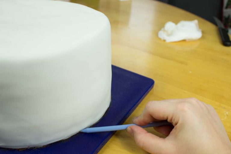 Motivtorten eindecken mit Rollfondant | Backwissen | Conny&amp;#39;s Küchlein