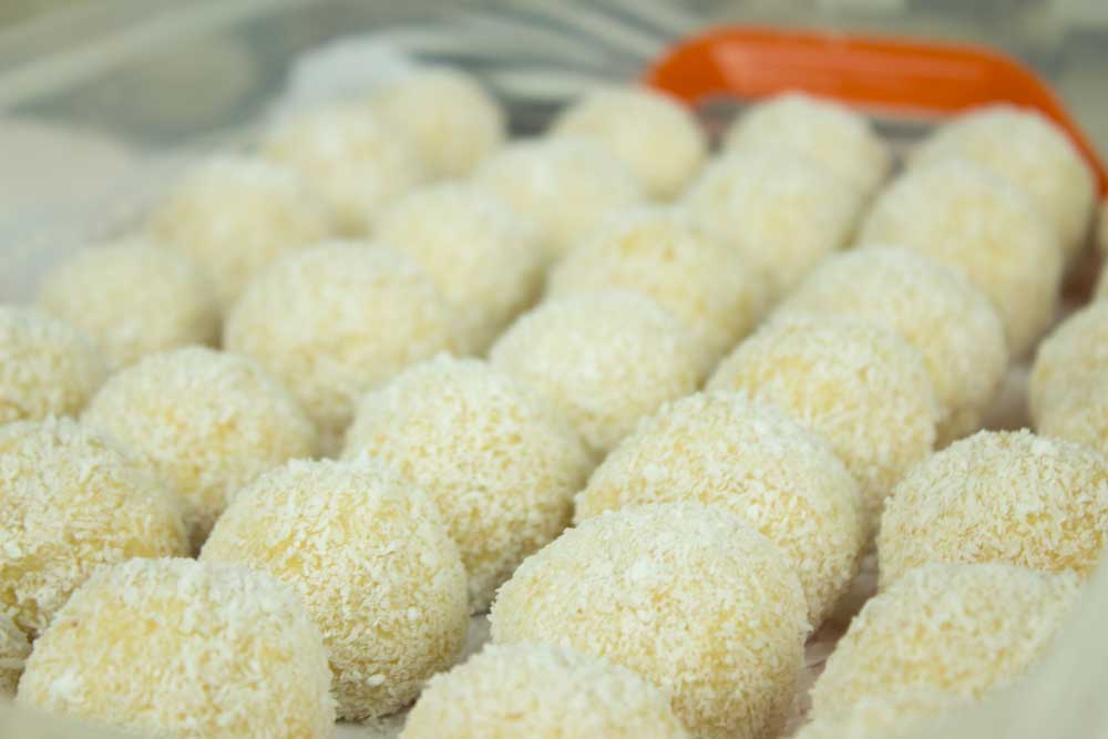 Süße Vanille Schneebälle Biskuitteig-Conny's-Küchlein