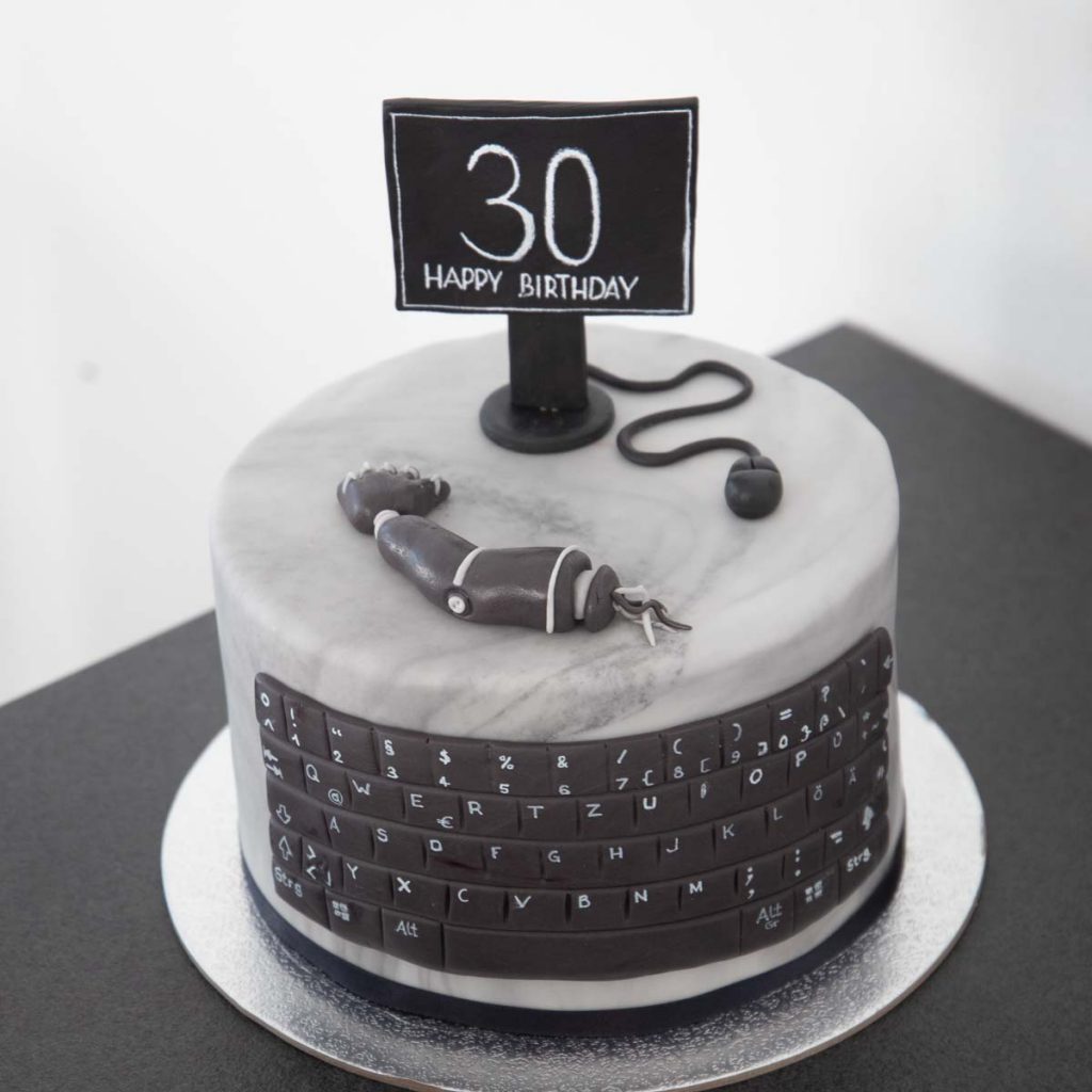 Computer-Prothesen-Torte_Connys-Küchlein01