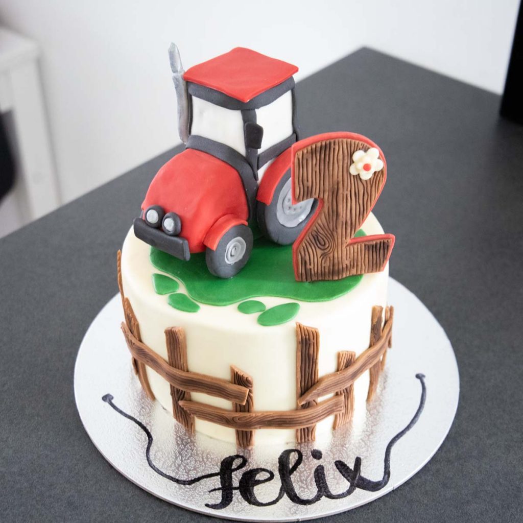 Traktortorte-rot_Conny's-Küchlein