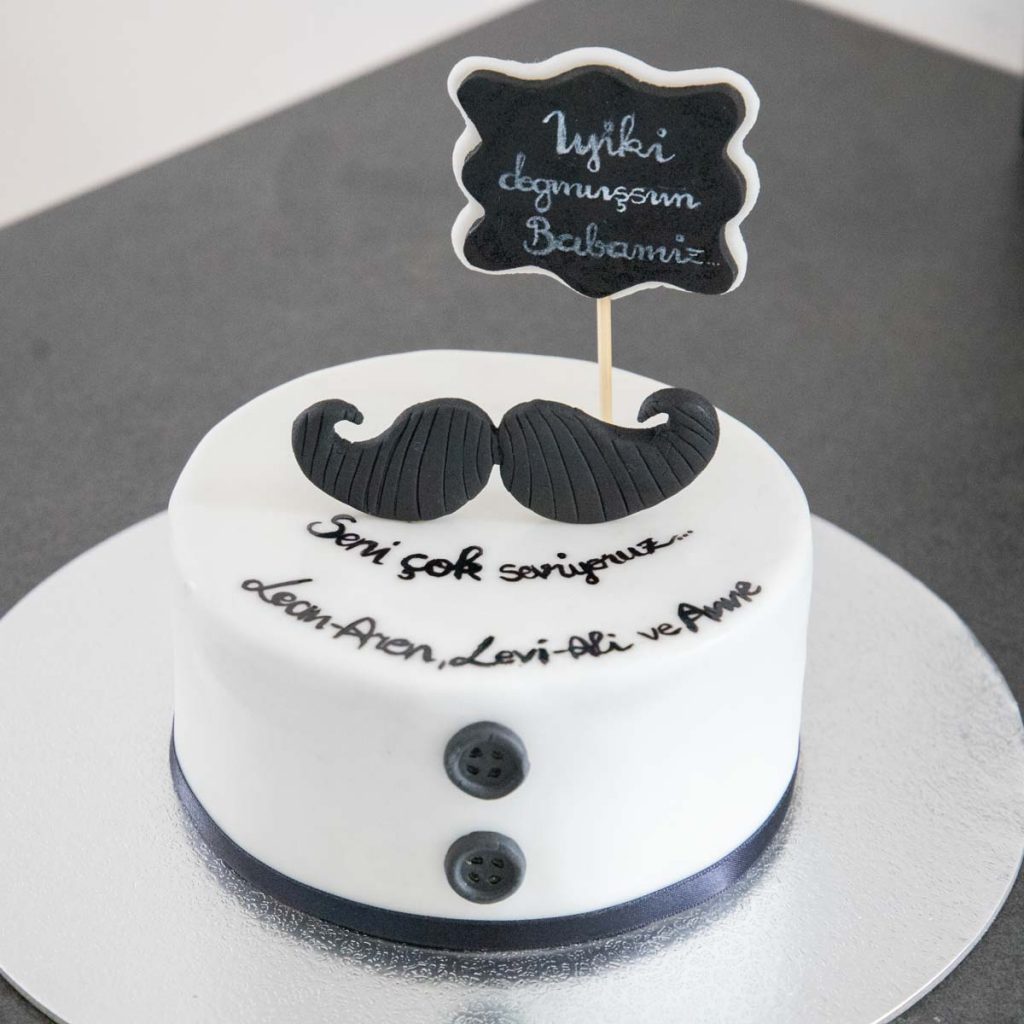 Schnurrbarttorte_Connys-Küchlein