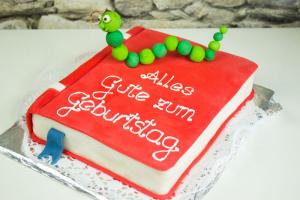 Bücherwurm Fondant Bookworm Buchtorte0